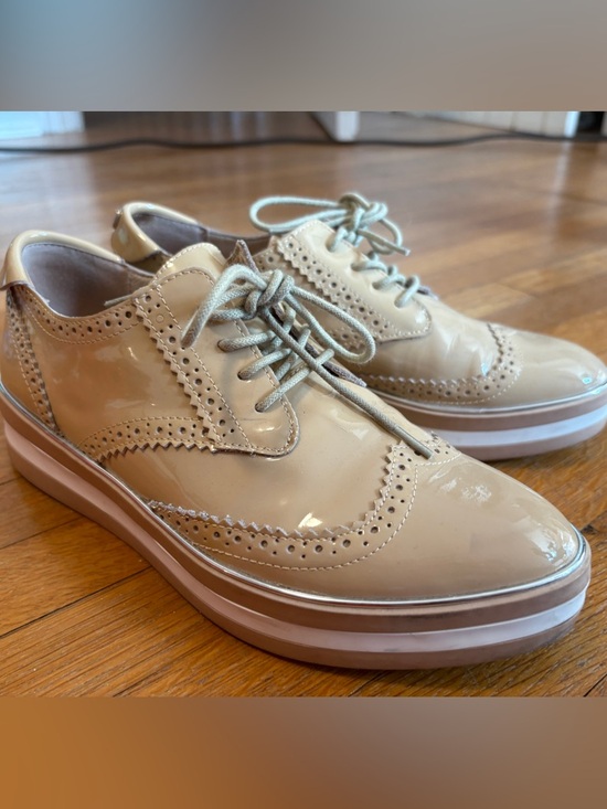 Wishbone Shoes - Patent Leather Brogue Oxford Lace-Up Flats in Beige